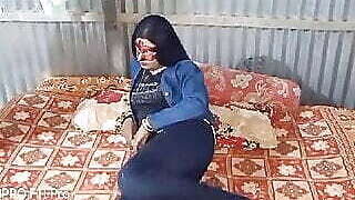 Riya ke sath uski boyfriend sex kar raha hai