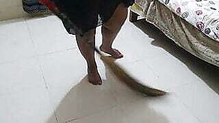 Padose Ladake Ne Chudai Ki Jabki Tamil Muslim Aunty Ne Hot Dress Mein Ghar Mein Jhado Lagae - Hindi Audio (Tamil Sex)