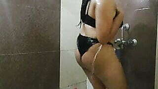 Bhabhi ji ne nahaya shower se