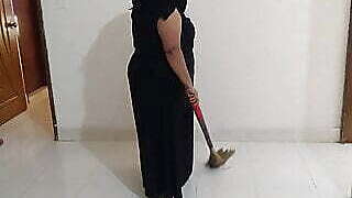 35 Year Old Indian Muslim Neighbor Aunty Fucked While Sweeping The House