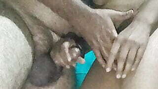 Pati ke jane ke bad patni driver se chudwa li