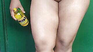 Sruti bhabi fucking with carrot and put oils in her pussy and rubbing her ass