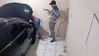 Patroa e cliente ficou com tesã_o na oficina do mecâ_nico tarado!