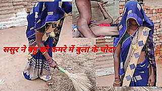 उसने अपनी नीली साड़ी और पेटीकोट उतार कर स्टेप ससुर से गाड़ को चोद दिया और नंगी होकर अपनी चूत और गांड चुदाई करवाई