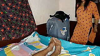 मालिक ने कामवाली को रूम क्लीन करने का बहाना करके चुदाई किया