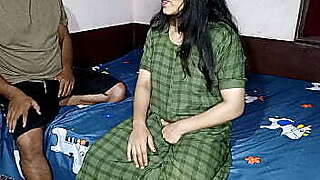 Baap se kuch nahi hota to bete ki randi bangai step mom