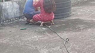 मोटर पंप रेडी करने वाला आया लड़का को पेमेंट का बदले चूत  चुदाई हिंदी में