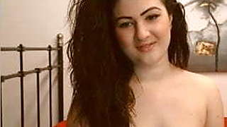 SEXY AND BEAUTIFUL GIRL SHOWS PUSSY