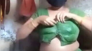 Big boob desi girls bath